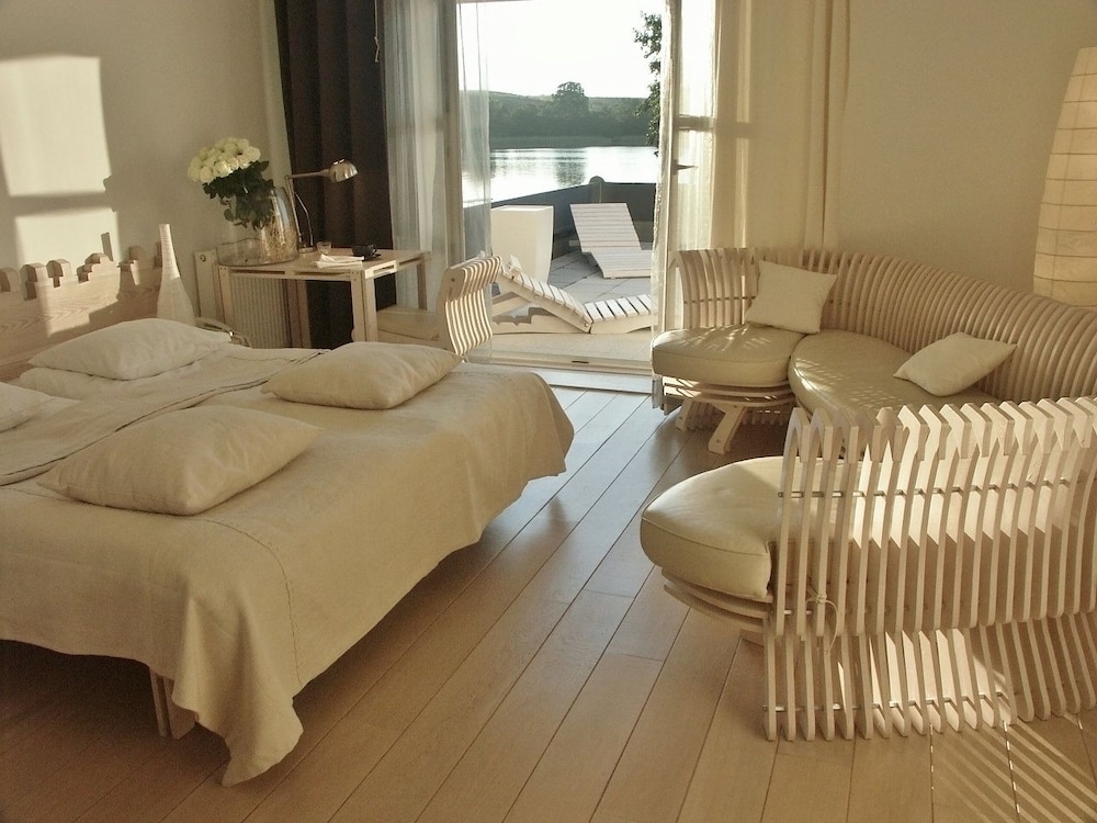 Deluxe Room, 1 King Bed, Lake View (Lake Grand View) photo 3