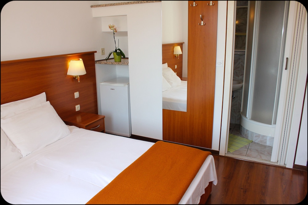 Double Room - Photo 3