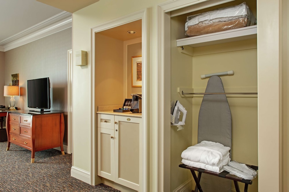 Executive Room, Accessible, Club Lounge Access (Lake View) photo 3
