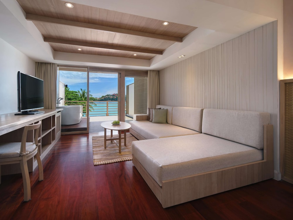 Beachfront Suite thumbnail 6