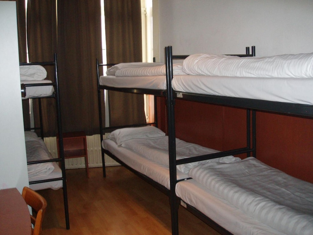 Family Room, Private Bathroom (6 bunk beds) photo 3