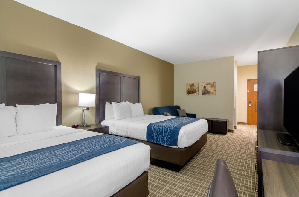 Suite, Multiple Beds, Non Smoking, No Pets - Photo 2