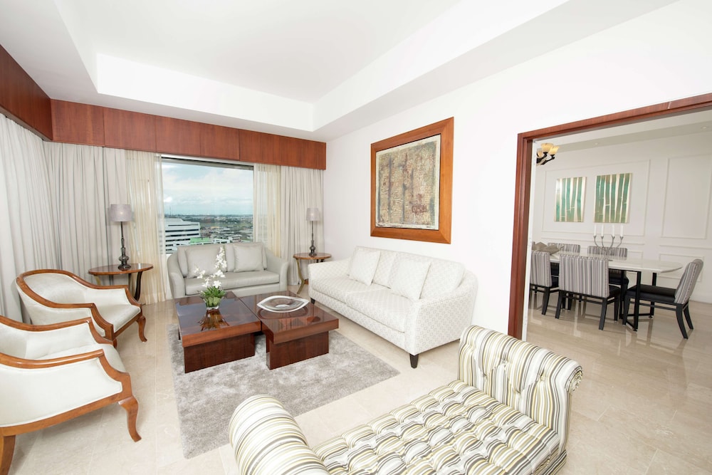 Suite, 1 King Bed - Photo 9