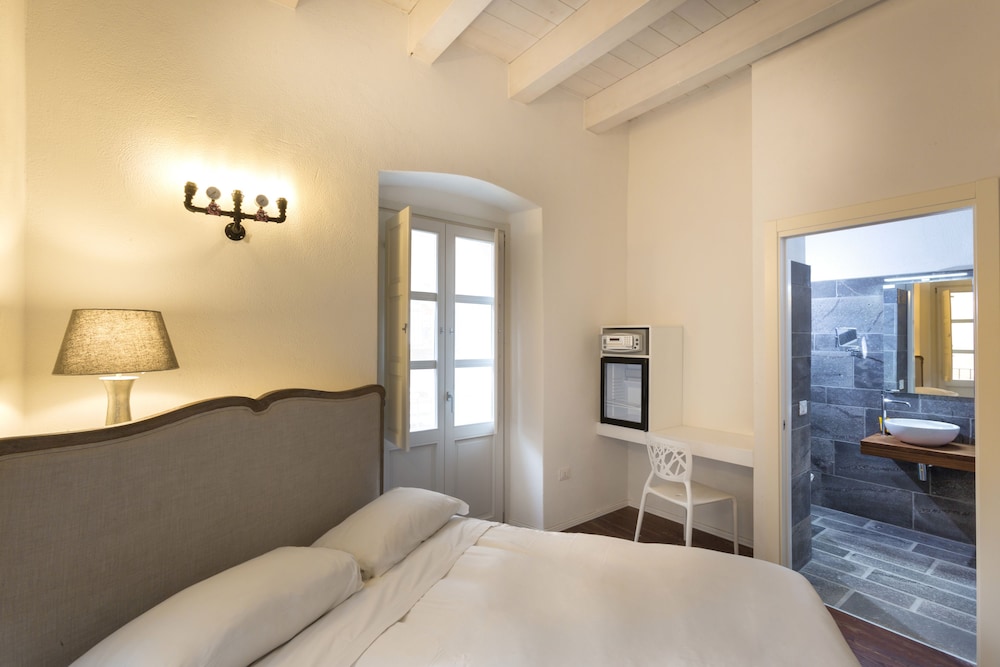 Deluxe Double Room, City View