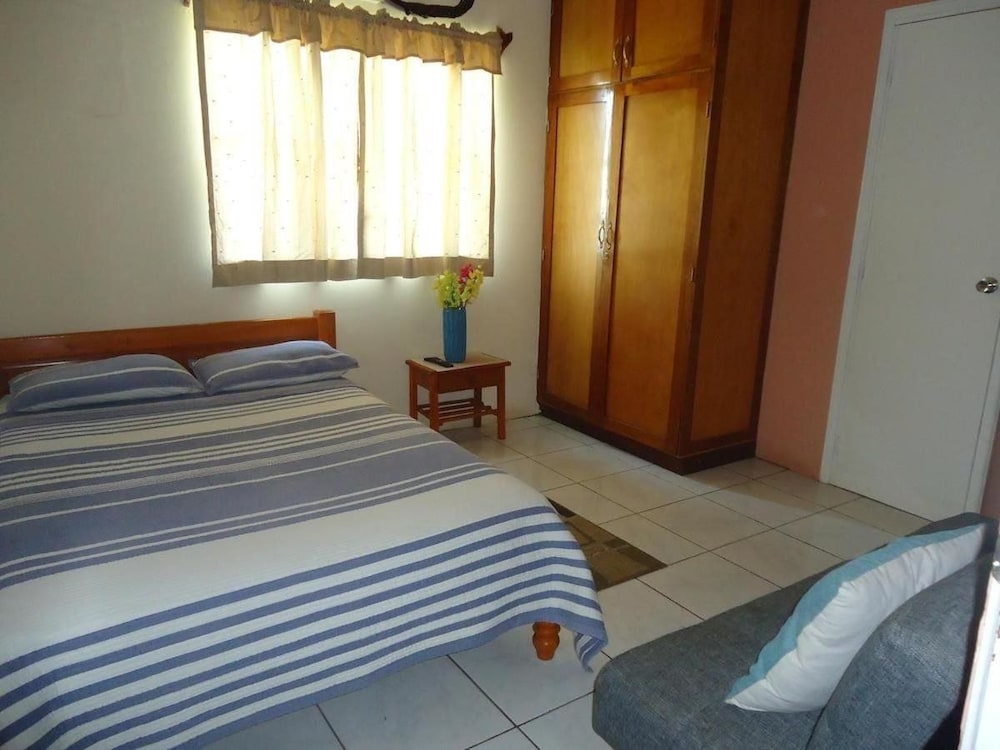 Double Room, 1 Queen Bed