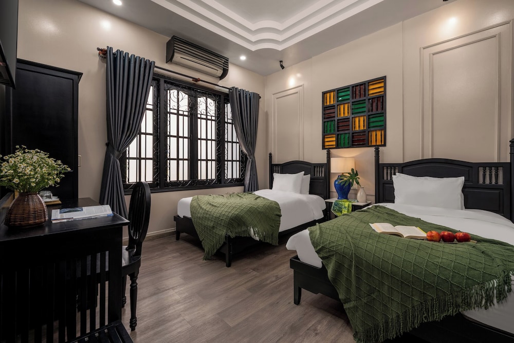 Superior Twin Room, Courtyard View
