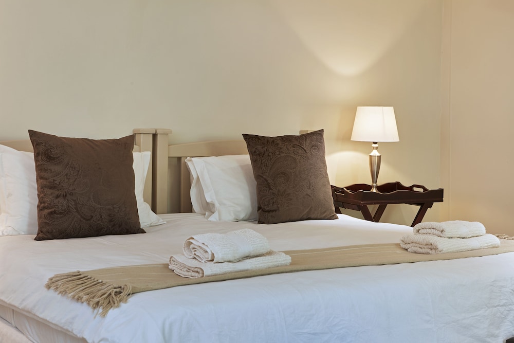 Yellow Aloe Family Rooms photo 3