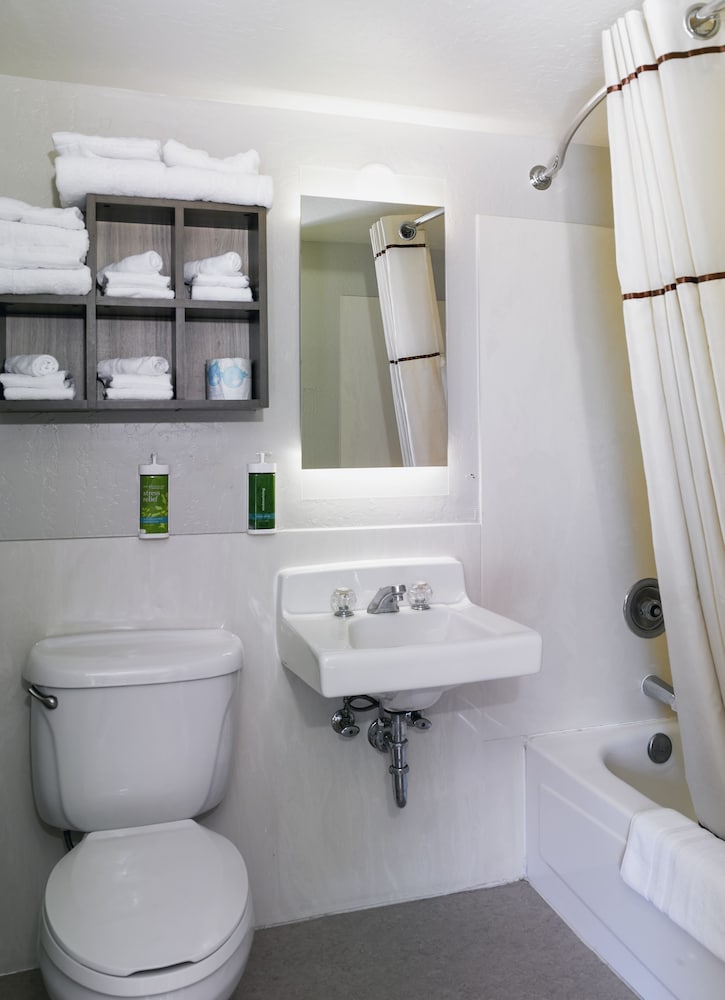 Room, 2 Queen Beds (West, Sorry No Pets)
