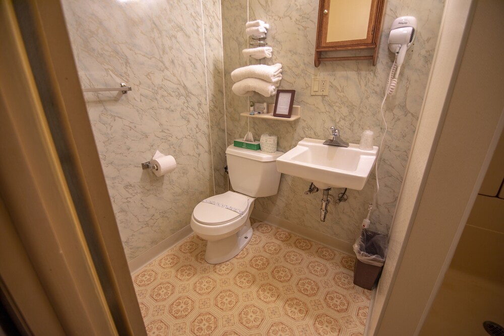 Rustic Birchwood Cottage photo 3