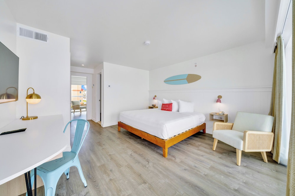 Studio, 1 Queen Bed, Beach View
