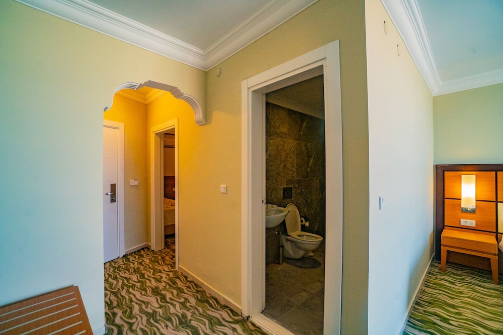Family Room - Photo 4