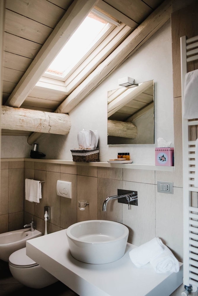 Suite (Attic) photo 3