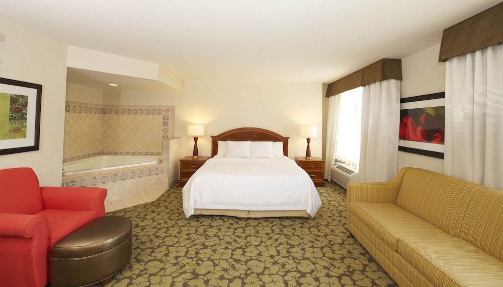 Room, 1 King Bed, Accessible, Jetted Tub (Mobility, Roll-in Shower) - Photo 2
