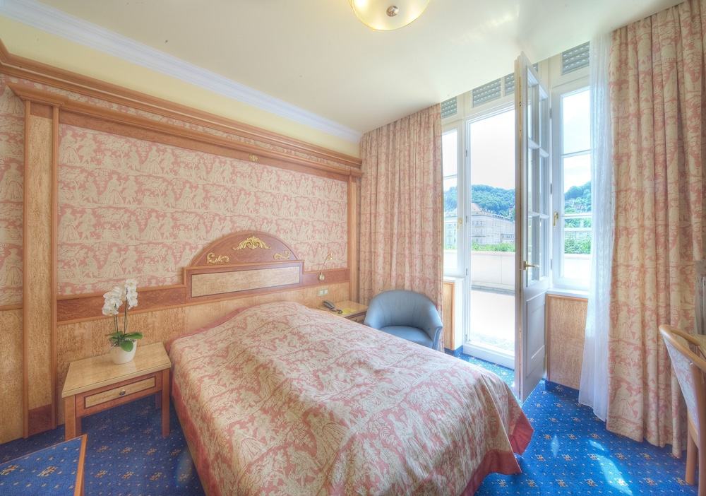 Single Room, Mountainside