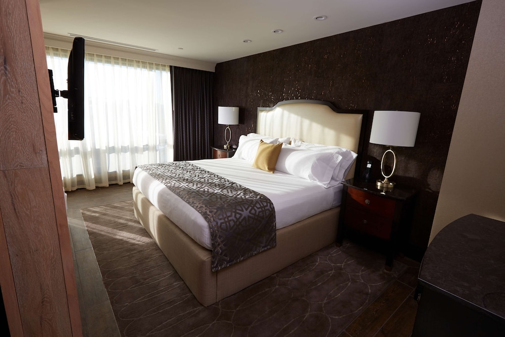 Executive Suite, 1 King Bed, Non Smoking (with Sofabed) - Photo 1