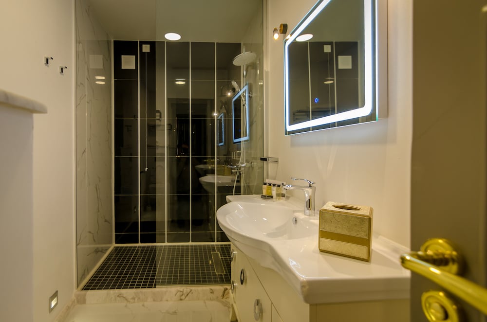 Deluxe Double Room, 1 King Bed - Photo 12