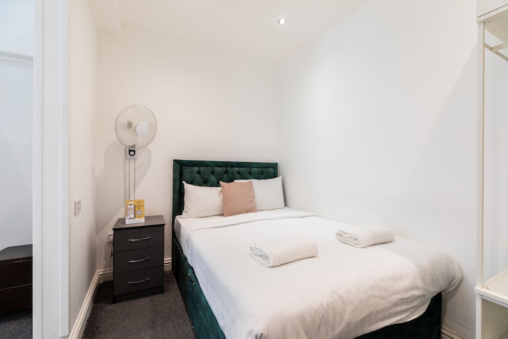 Premium Studio, Private Bathroom (Family Quad)