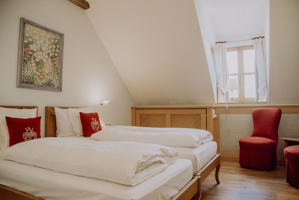 Classic Double Room, 1 King Bed photo 2