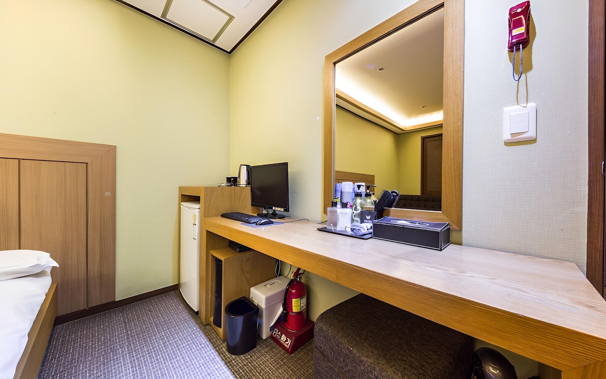 Room (DOUBLE (Bathtub Availability Random A) - Photo 17