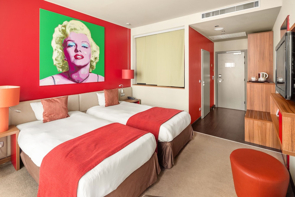 Standard Room, 2 Twin Beds, Non Smoking - Photo 3