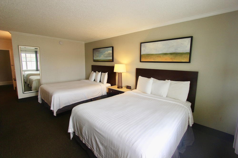 Deluxe Room, 2 Queen Beds (Interior) - Photo 9