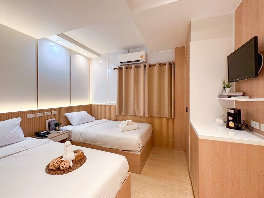 Superior Twin Room, Non Smoking, City View photo 1
