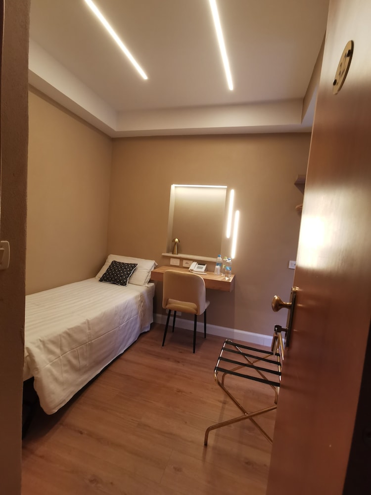 Deluxe Room, 1 Twin Bed, Private Bathroom
