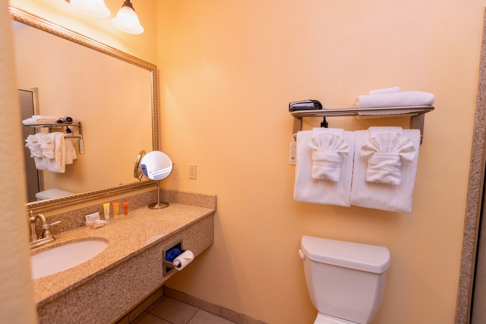 Standard Room, 2 Queen Beds, Non Smoking (Not pet friendly) - Photo 5