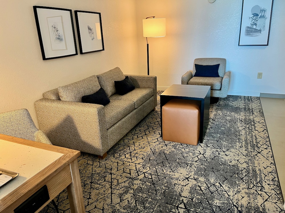 Studio Suite, Multiple Beds, Balcony, Pool View - Photo 11