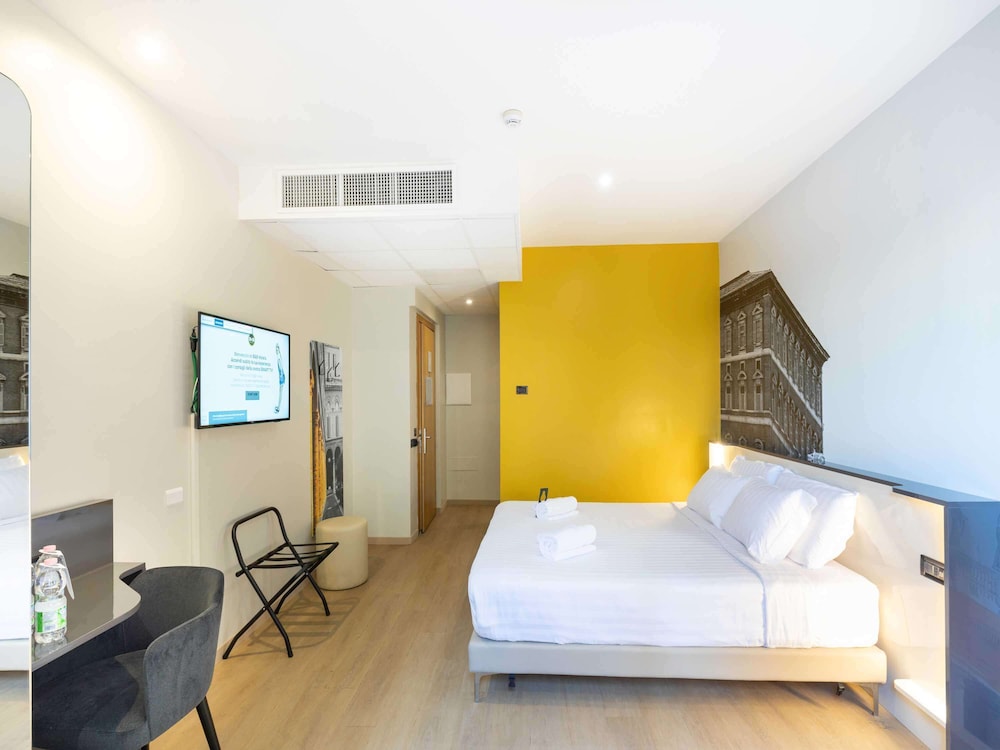Standard Double Room, Non Smoking thumbnail 5