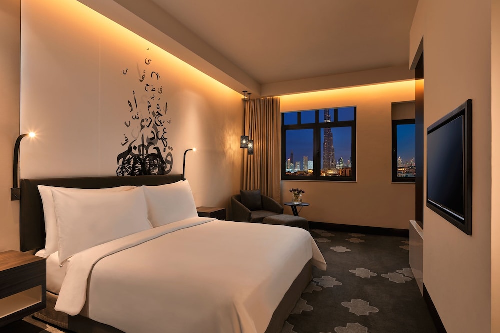 Deluxe Room, 1 King Bed, Pool View, Poolside - Photo 1