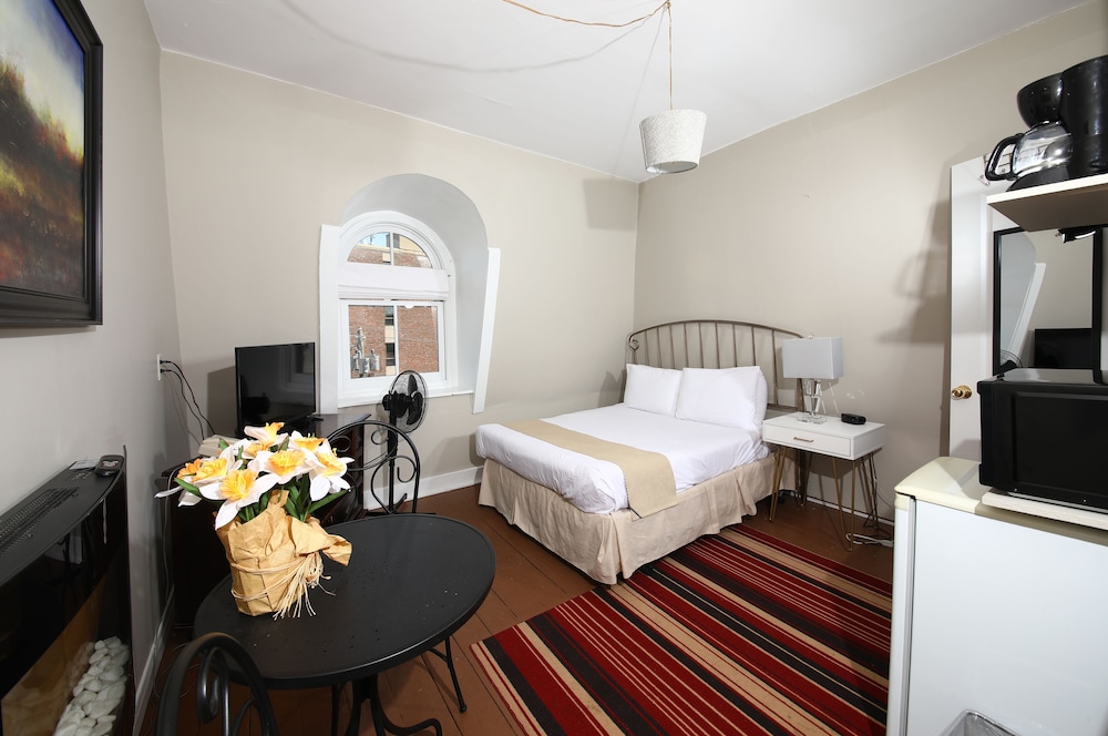 Sir Charles Tupper Suite 8 photo 1