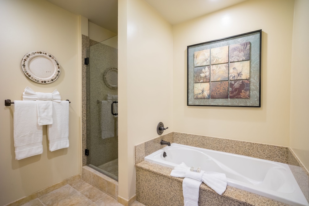 Deluxe Suite, 1 King Bed - Photo 2