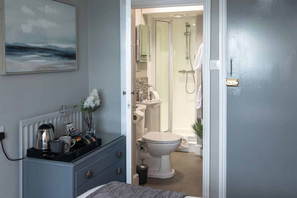 Comfort Double Room, Ensuite, Sea View (Small & on the Top Floor ) photo 3