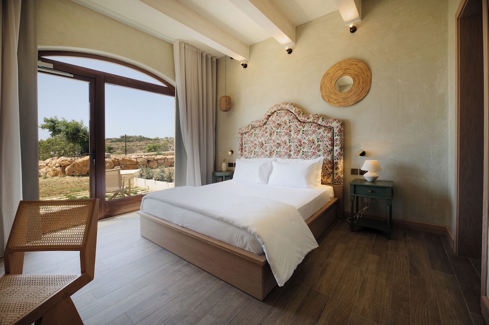 Deluxe Double or Twin Room photo 2