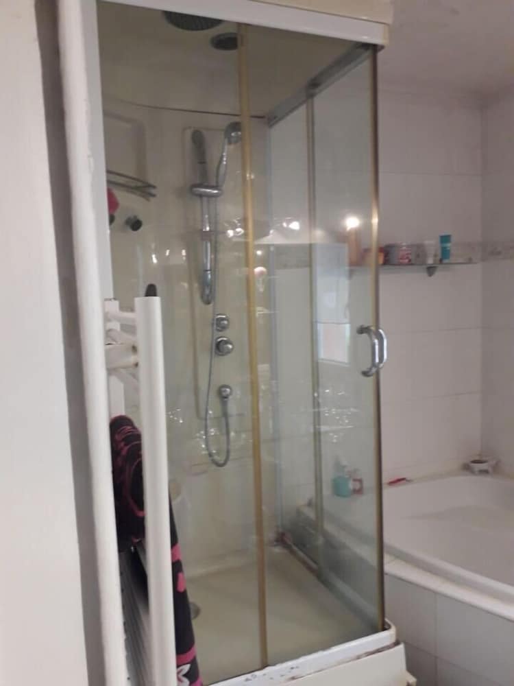 Single Room, Shared Bathroom photo 2