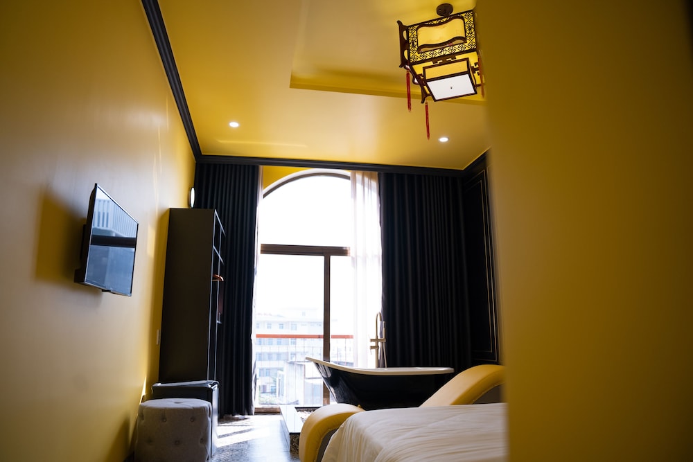 Honeymoon Room - Photo 8