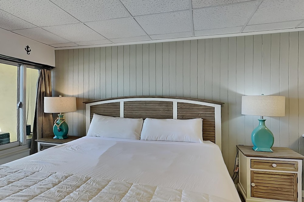 Studio Suite, 1 King Bed with Sofa bed, Balcony, Ocean View (#212 - No Pets) photo 3
