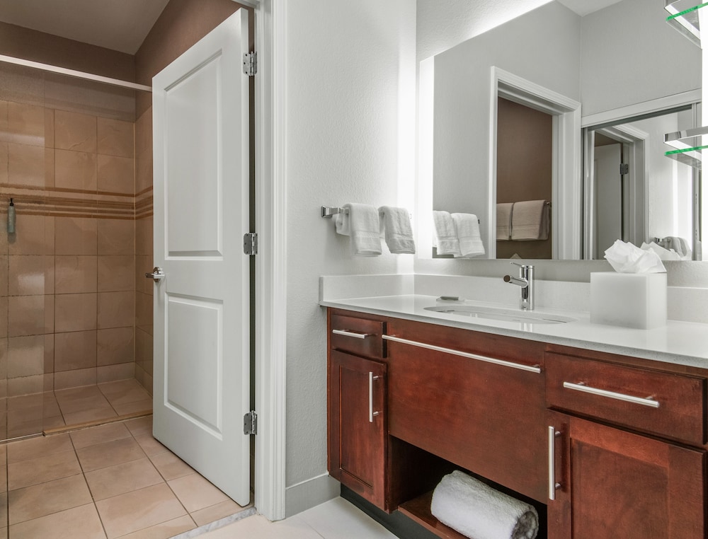 Suite, 2 Bedrooms - Photo 8