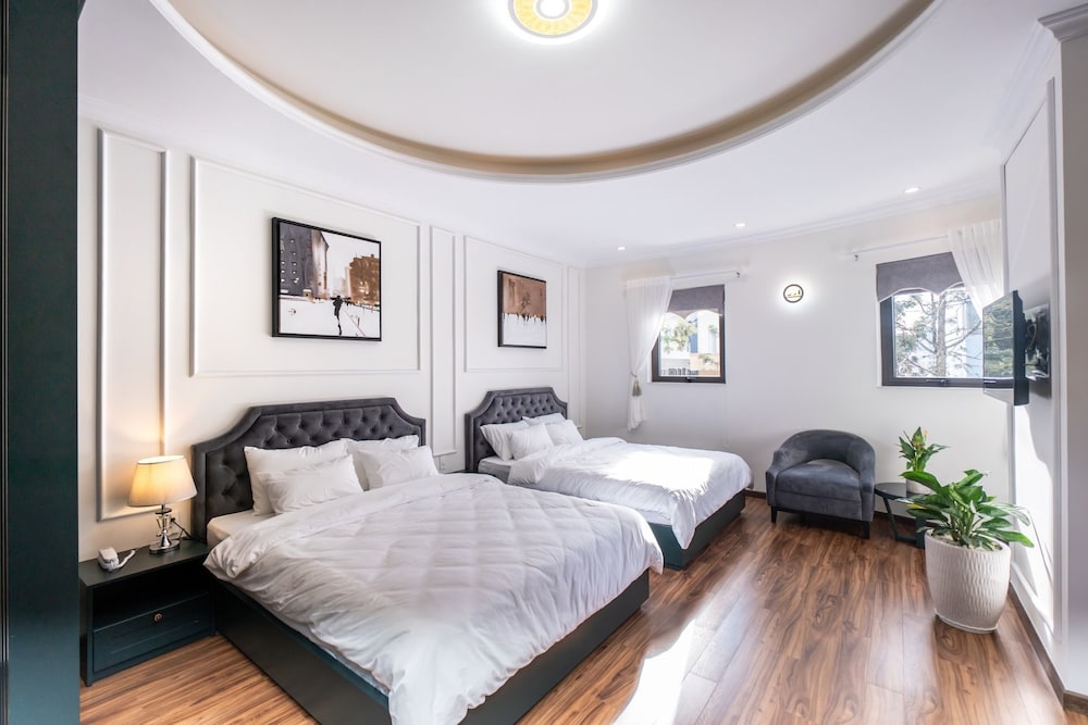 Studio Suite Twin