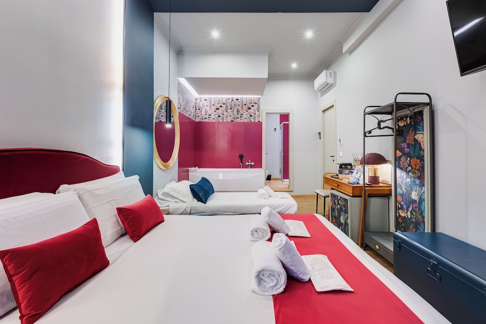 Superior Triple Room, 1 Queen Bed with Sofa bed, Hot Tub photo 1