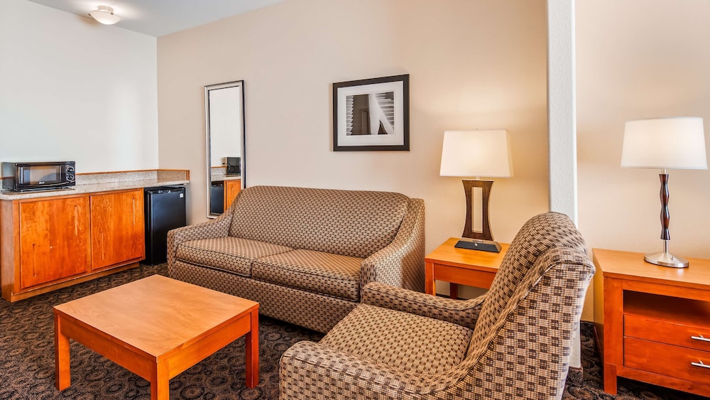 Suite, 2 Queen Beds, Non Smoking, Refrigerator & Microwave (Shower Only;with Sofabed) photo 1