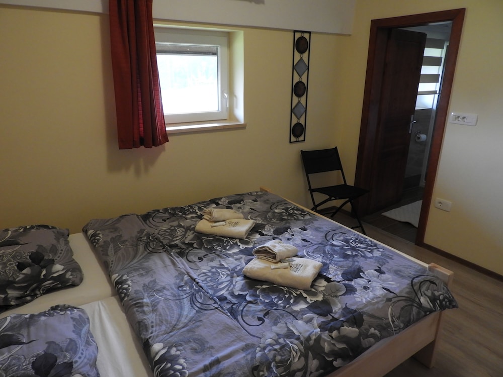 Room (Attic) photo 2