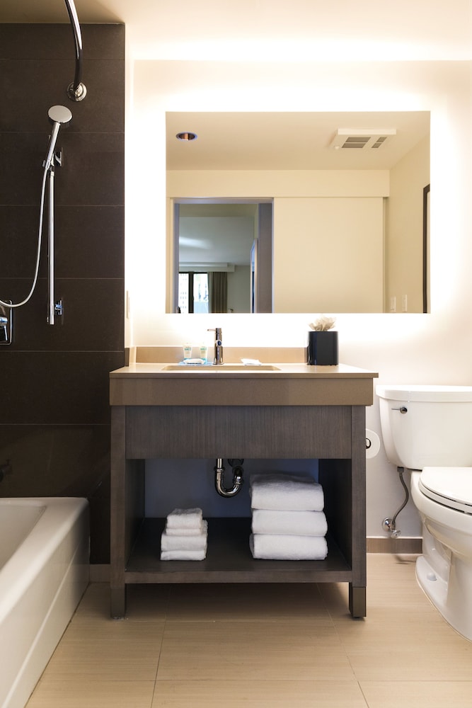 Room, 2 Queen Beds, Accessible (Shower)