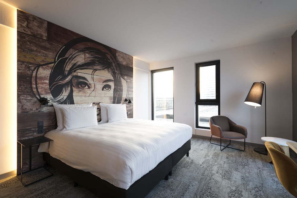Room (Bassline) photo 2