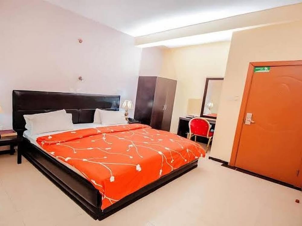 Room, Balcony, City View photo 2