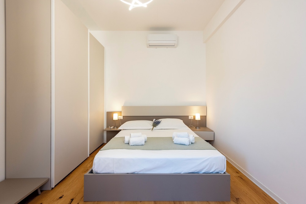 Family Apartment, Multiple Bedrooms (Central Apartment Piazza Dante Genova) photo 1