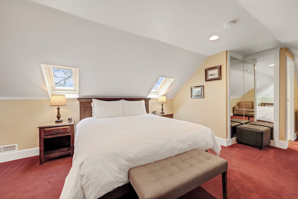 King Jr. Suite