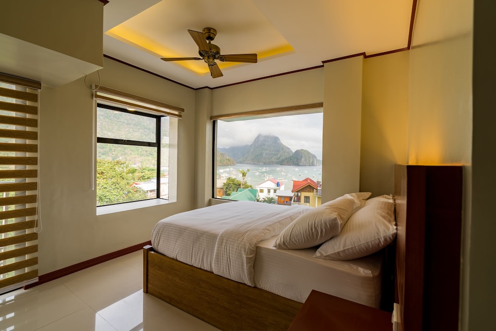 Deluxe Double Room with Sea View (5th Floor) photo 2