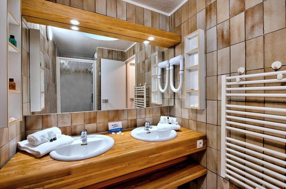 Studio, 1 Bedroom photo 3